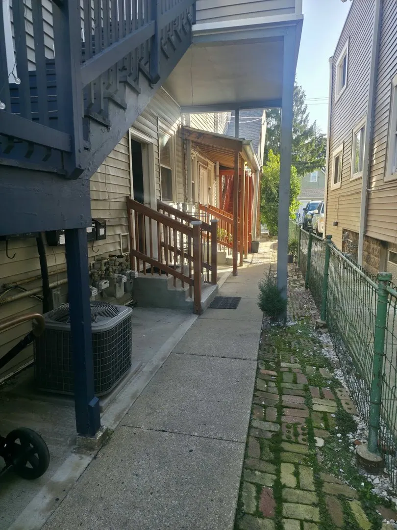 4927 N PULASKI Avenue IL #1A