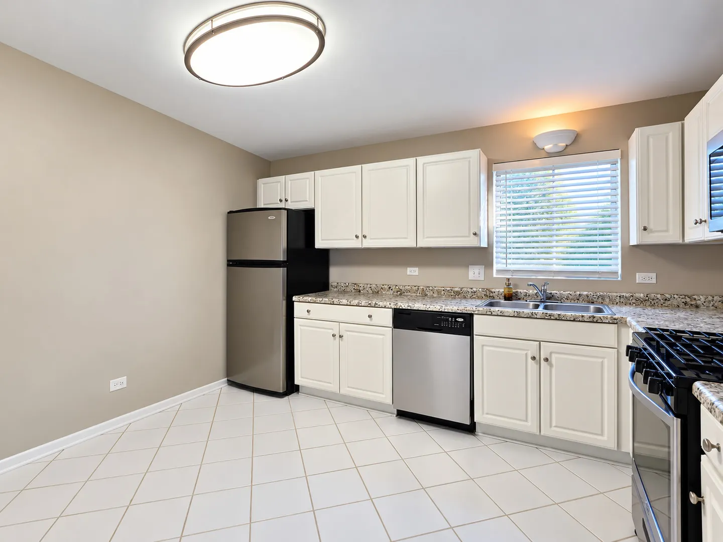 6000 Lake Bluff Drive IL #202