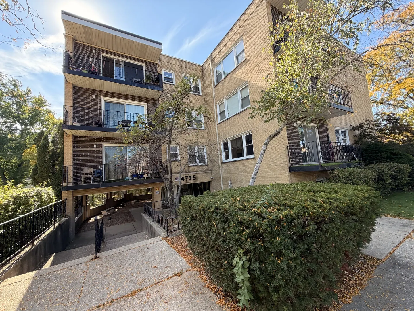4735 Grove Street IL #102
