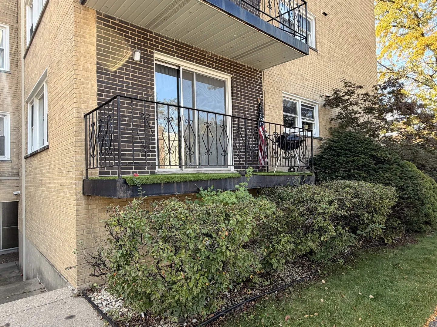 4735 Grove Street IL #102