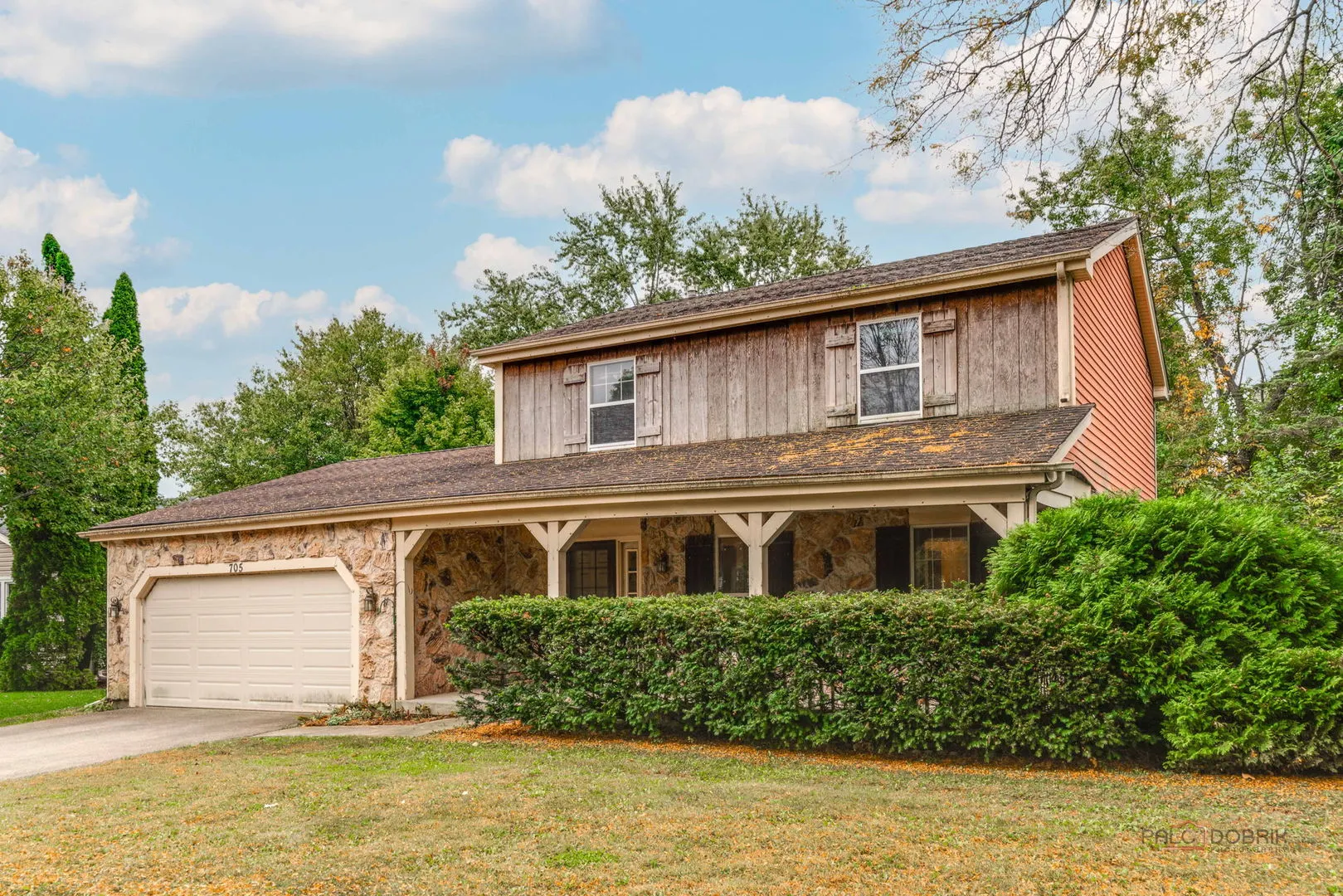 705 Royal Glen Drive IL