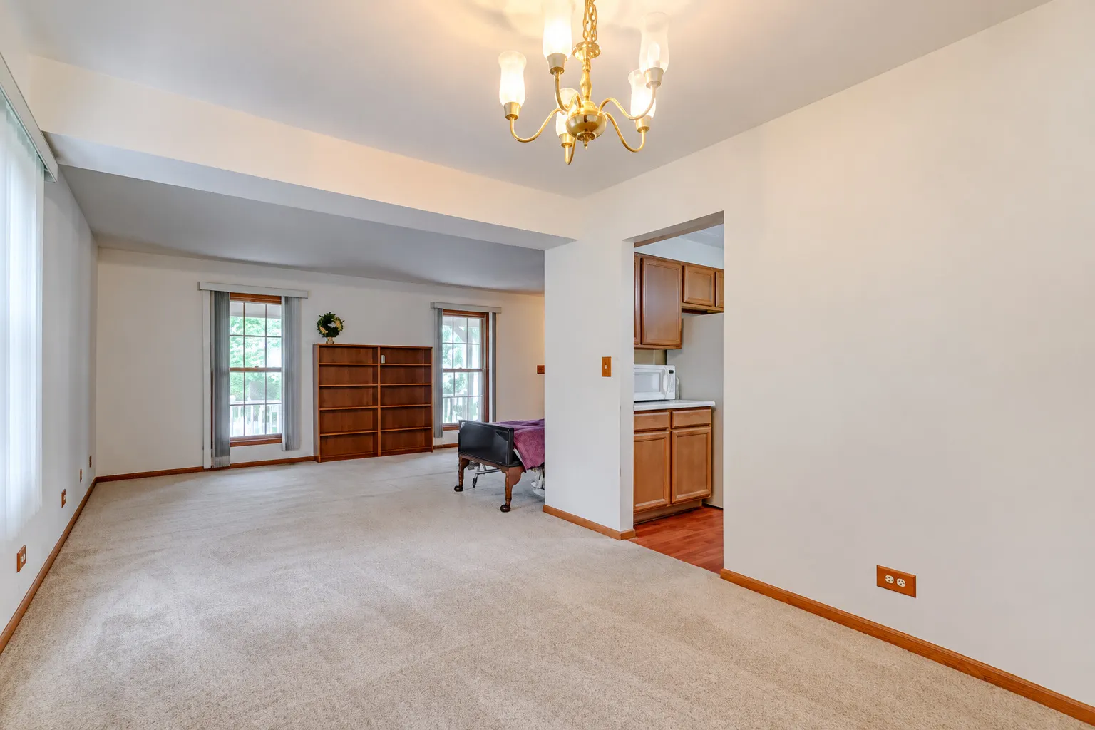 705 Royal Glen Drive IL