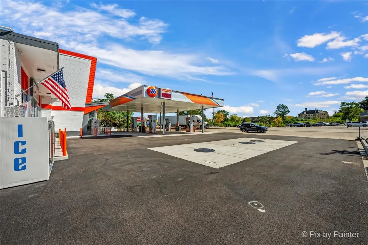 3702 W Elm Street IL