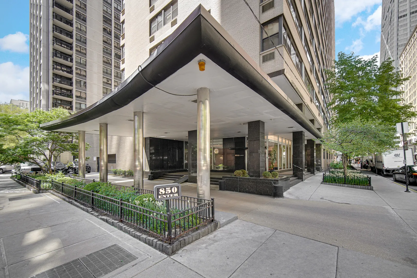850 N DEWITT Place IL #21CE