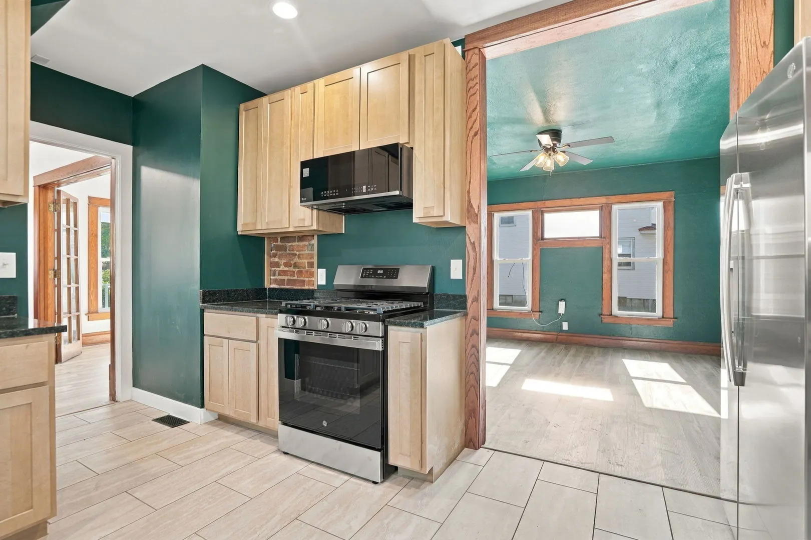 2528 Farnam Street IA