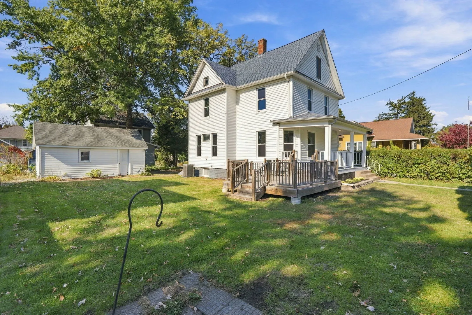 2528 Farnam Street IA