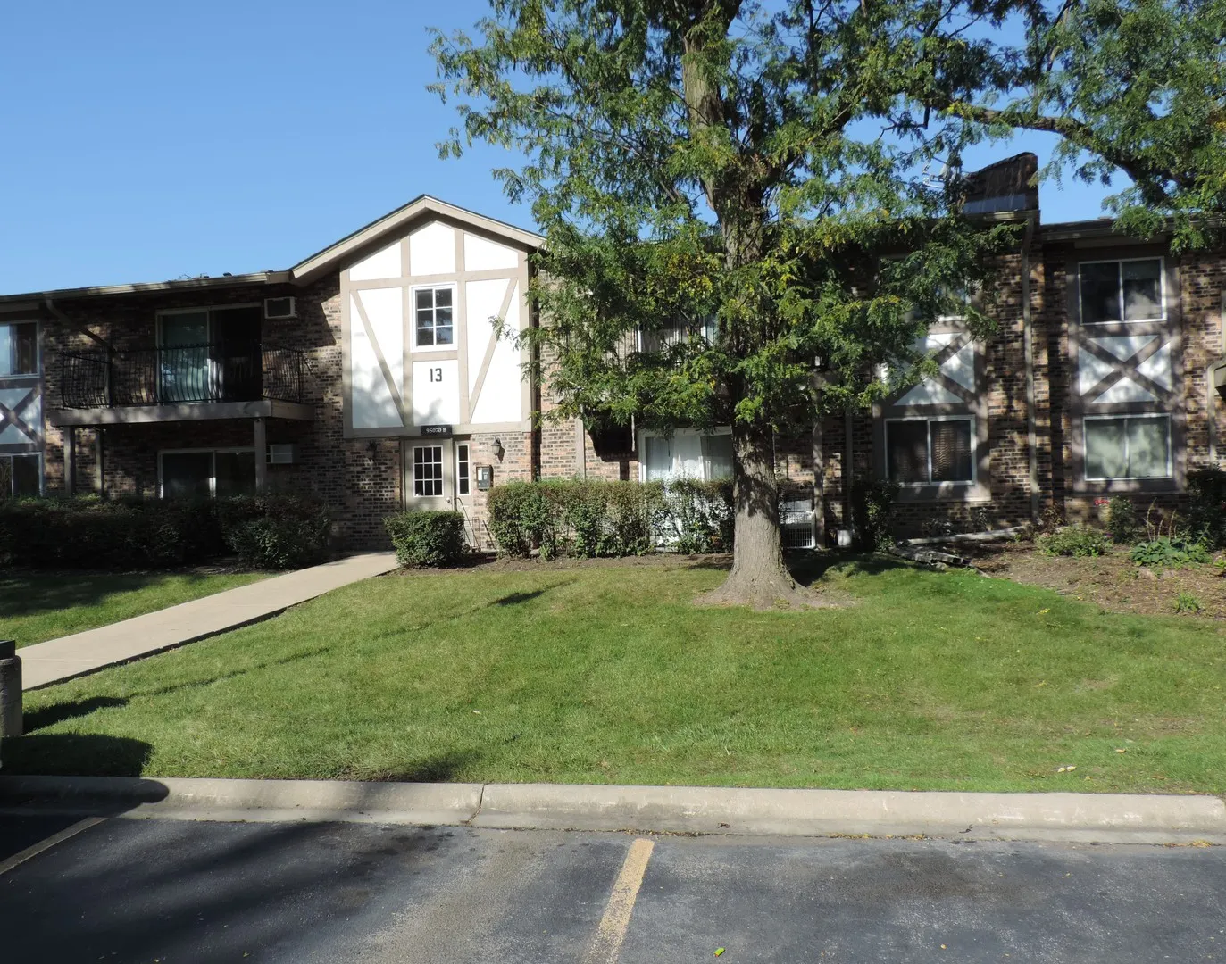 9S070 Lake Drive IL #13B-205