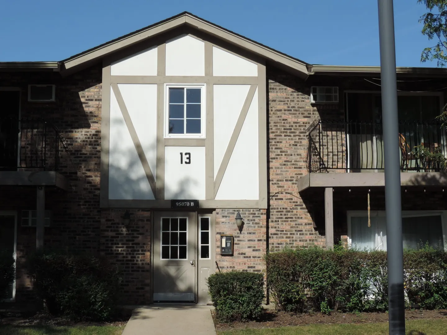 9S070 Lake Drive IL #13B-205