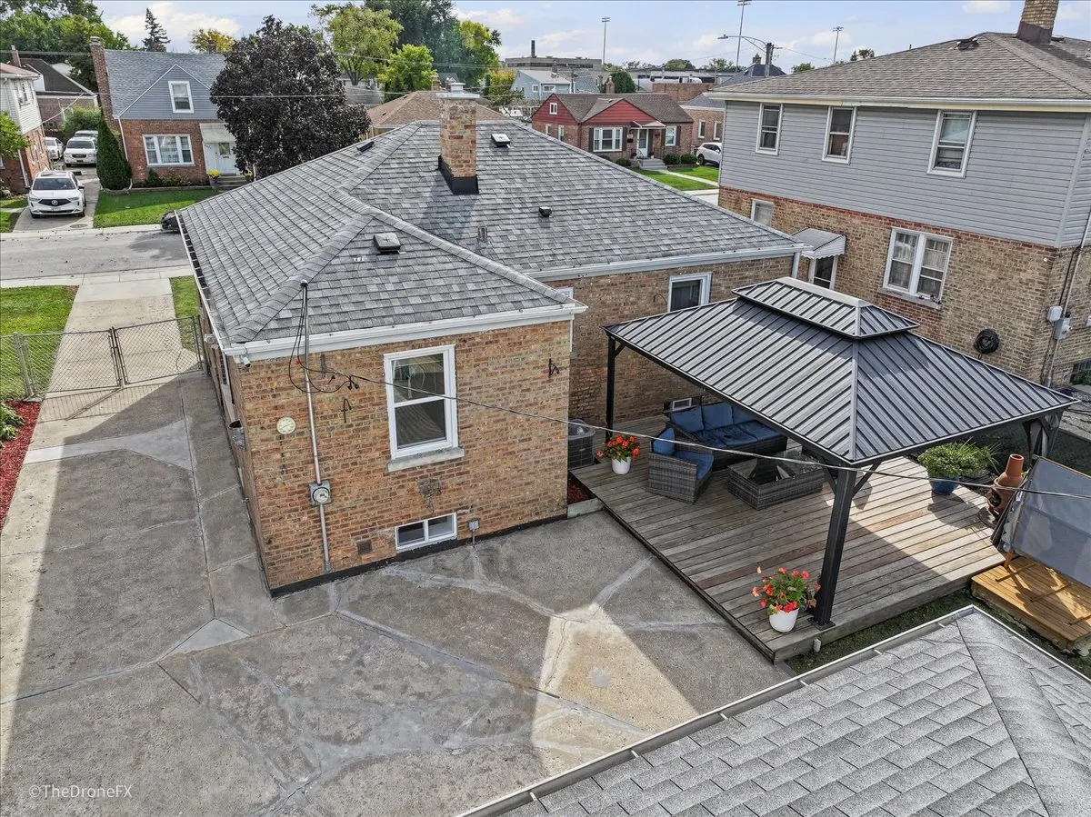 9522 Davis Street IL