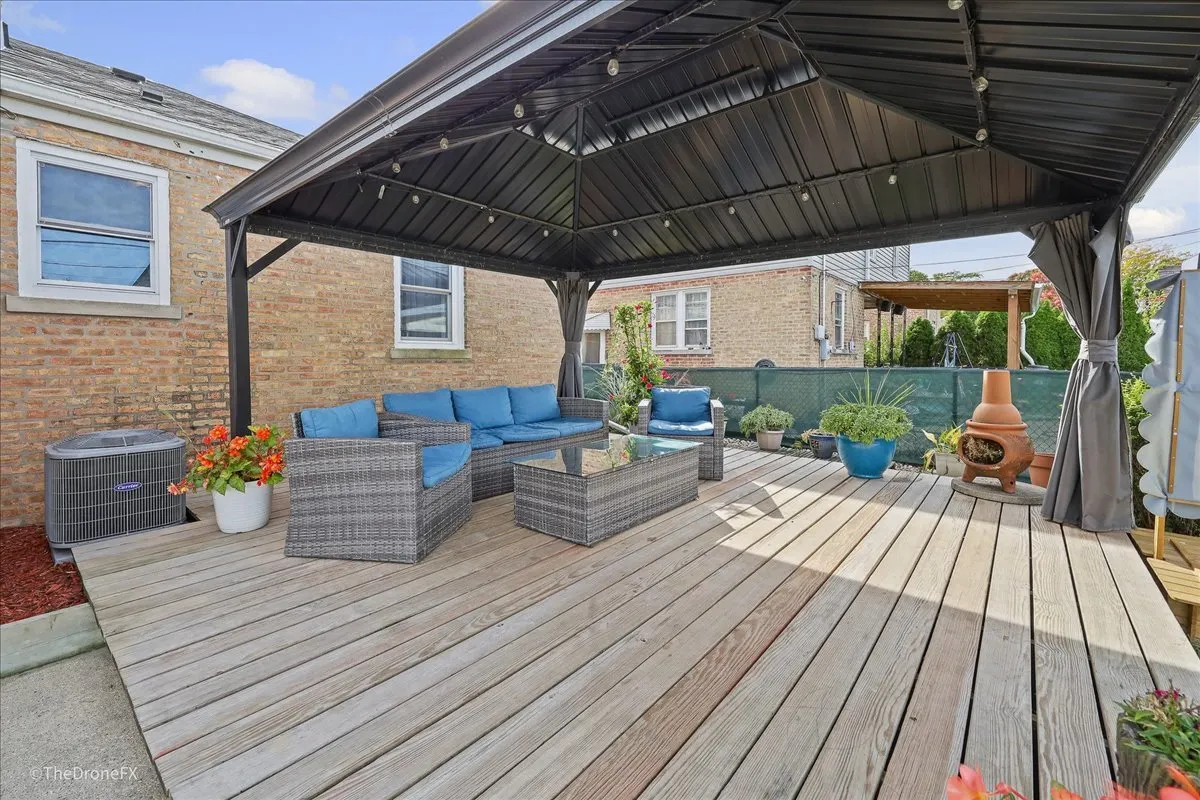 9522 Davis Street IL