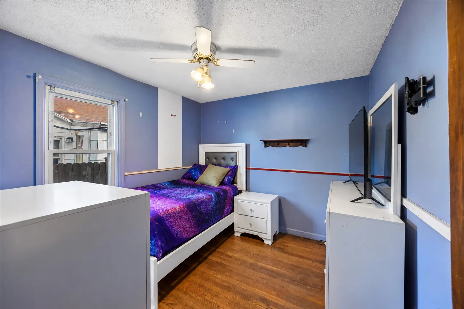142 N Douglas Avenue IL