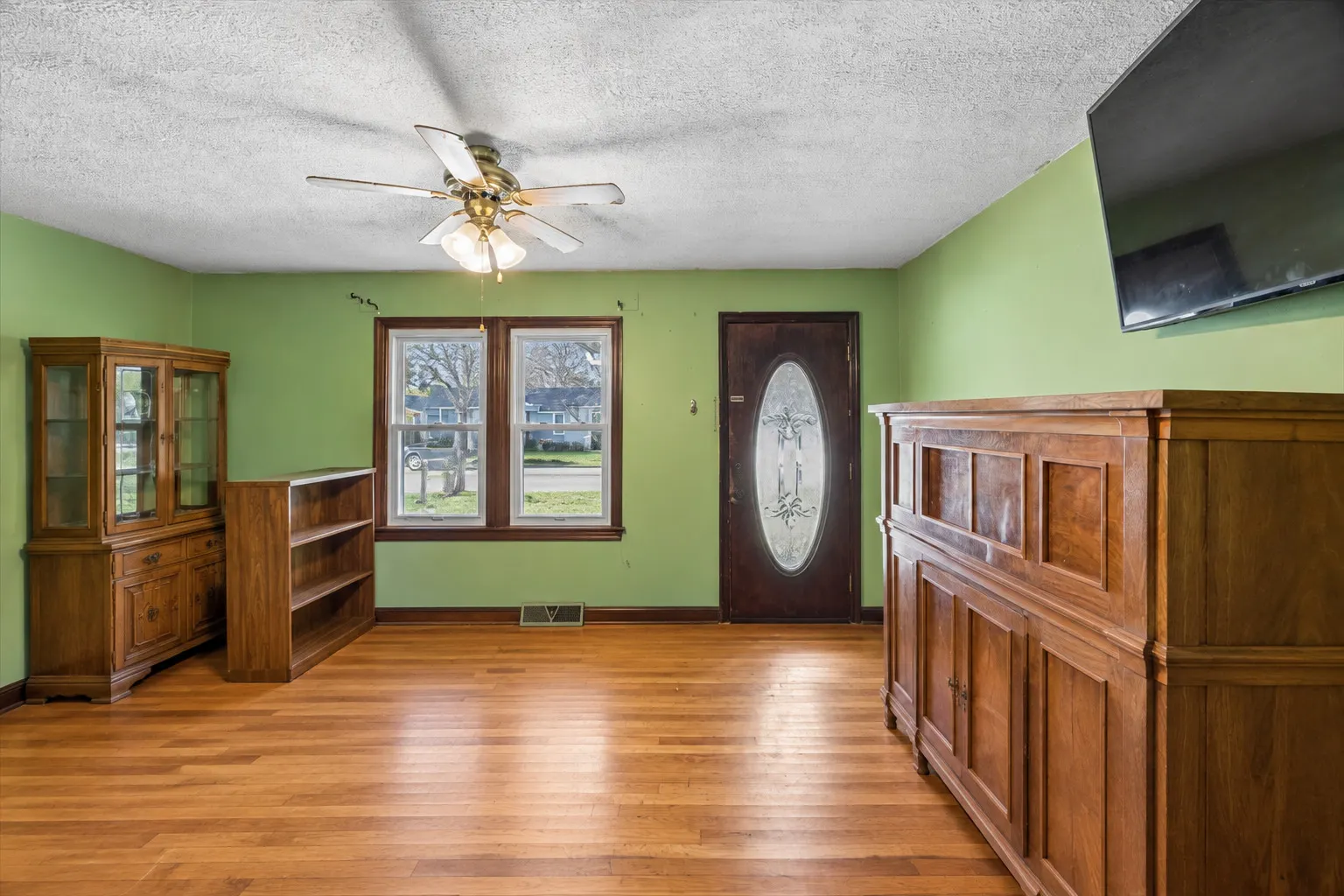 142 N Douglas Avenue IL