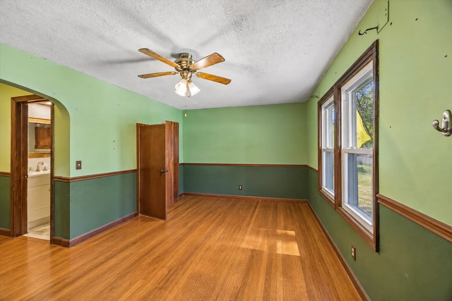 142 N Douglas Avenue IL