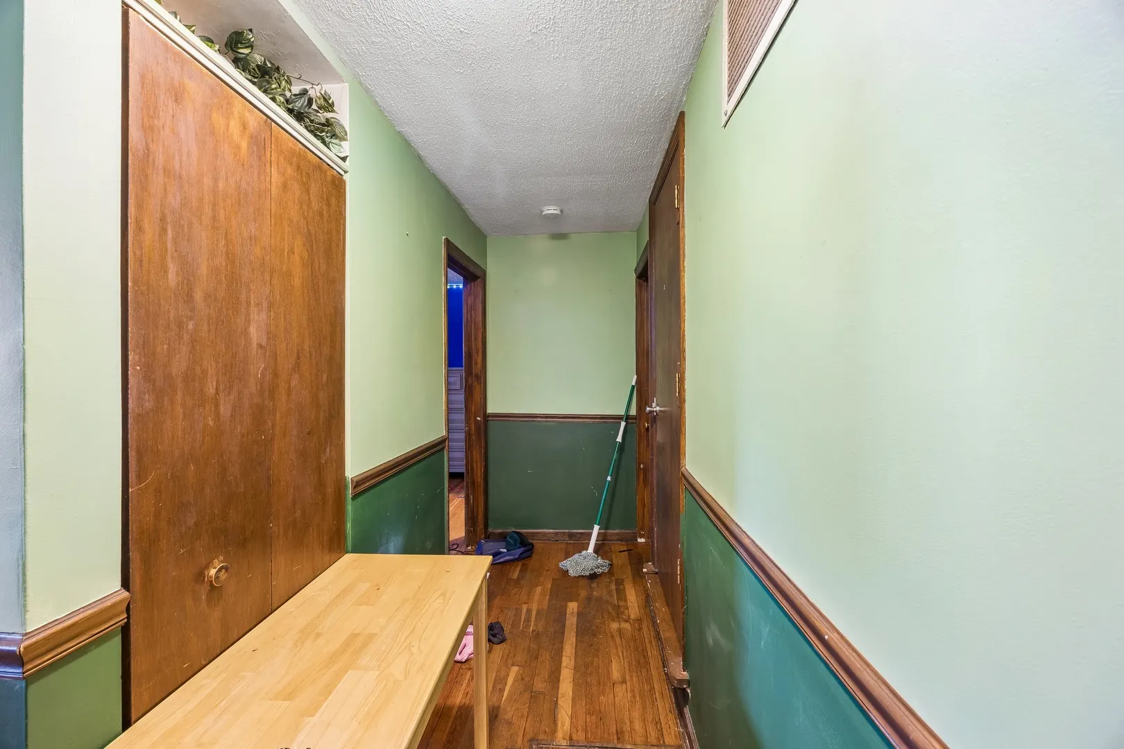 142 N Douglas Avenue IL