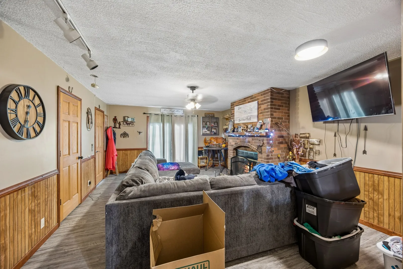 142 N Douglas Avenue IL