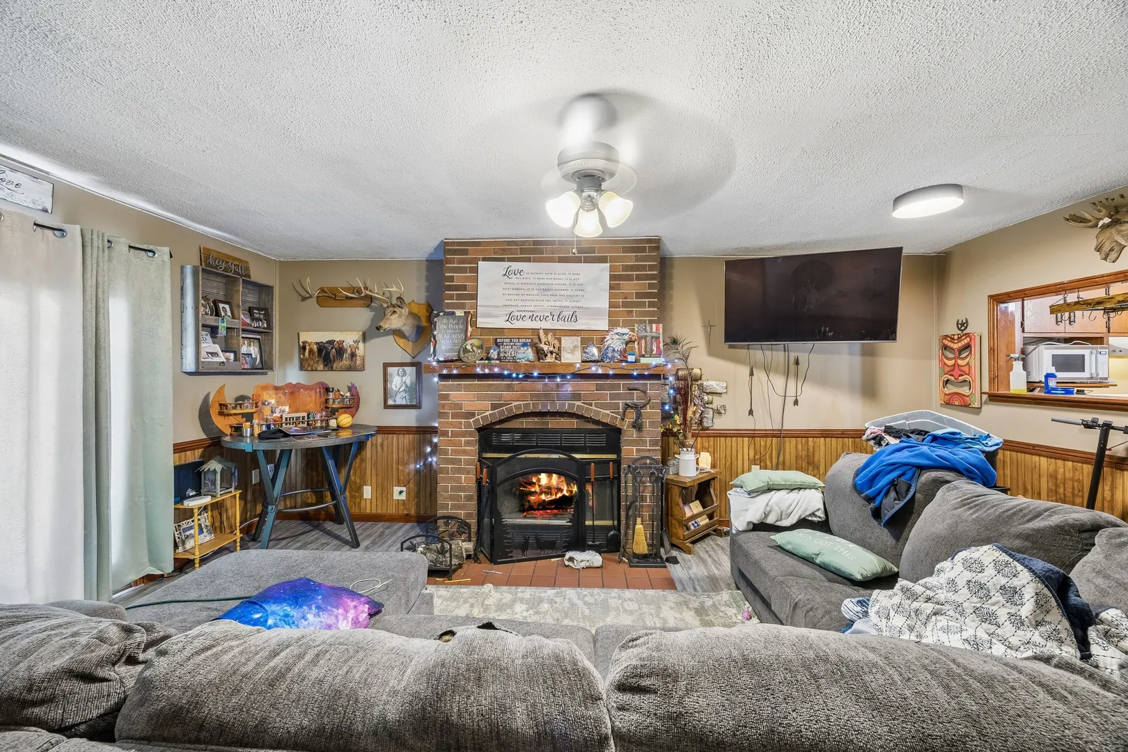 142 N Douglas Avenue IL