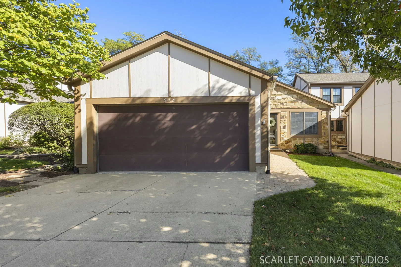 913 Wheaton Oaks Drive IL