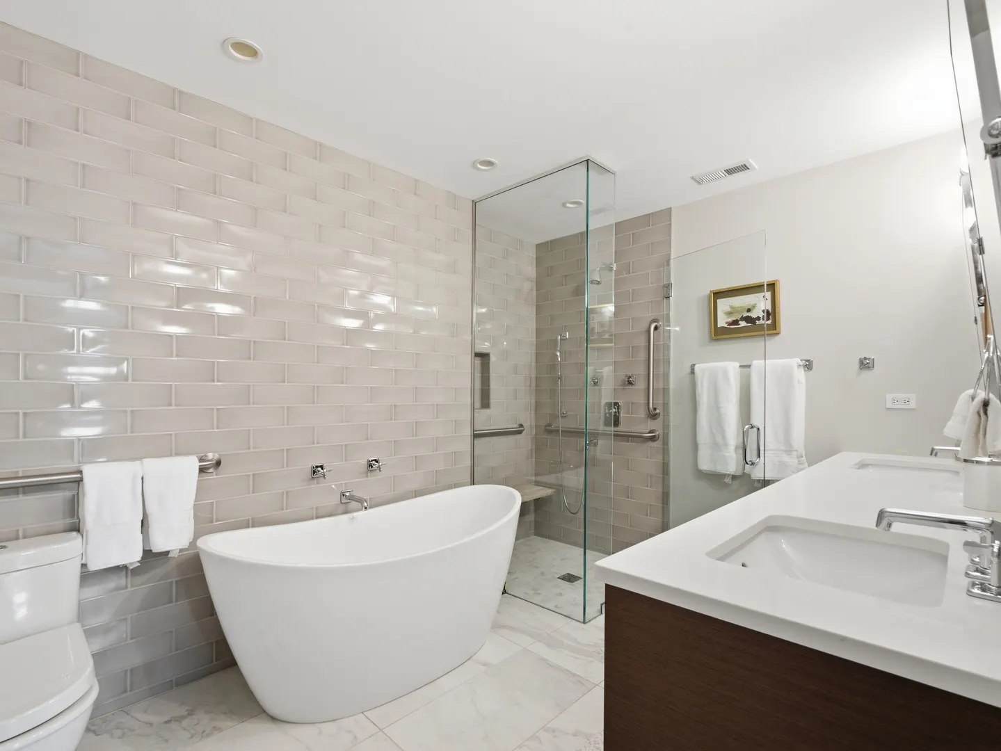 2643 N Hermitage Avenue IL #105