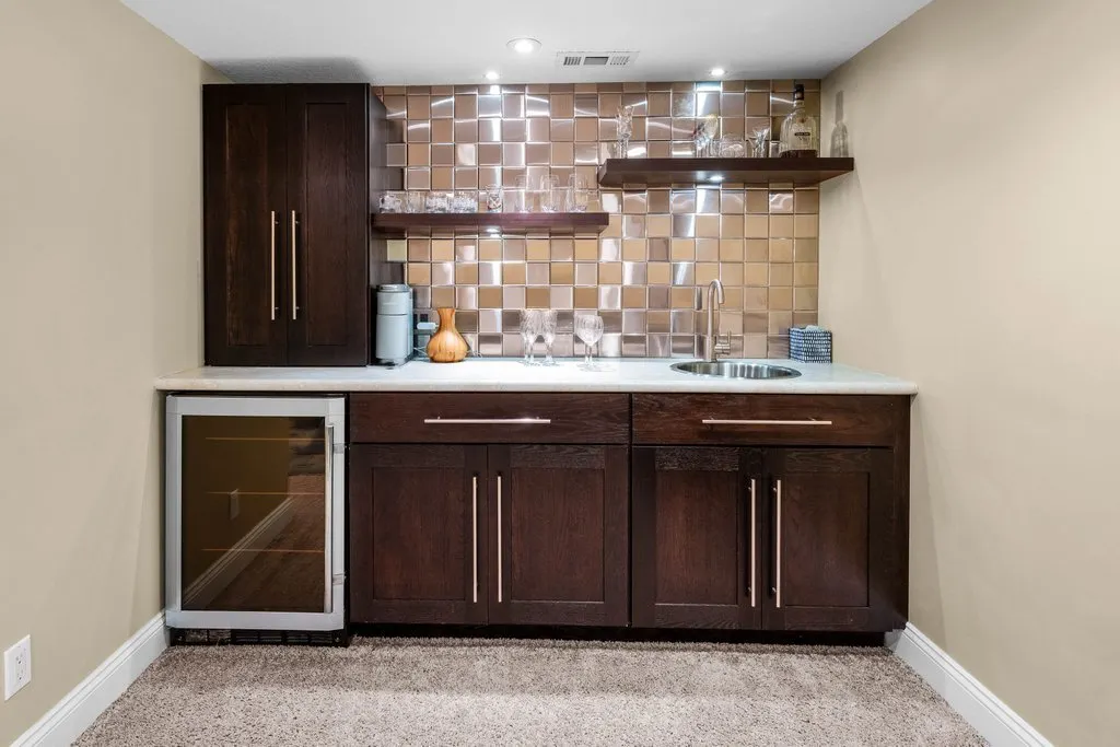2805 E 58th Street IA