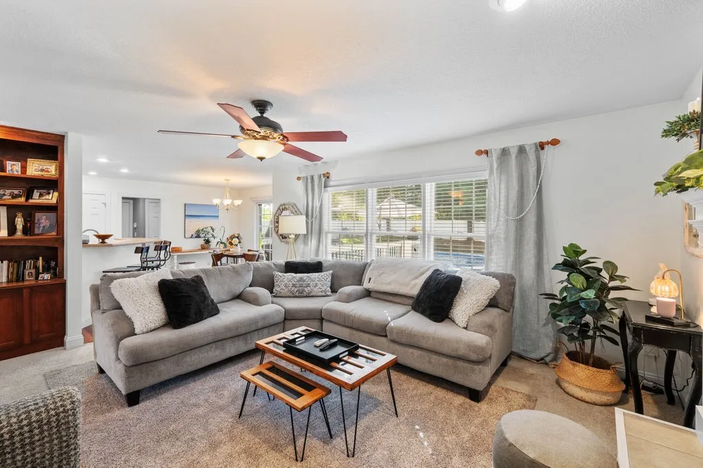2805 E 58th Street IA