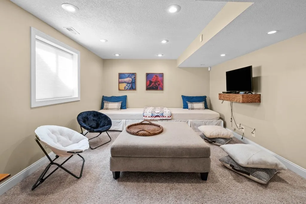 2805 E 58th Street IA