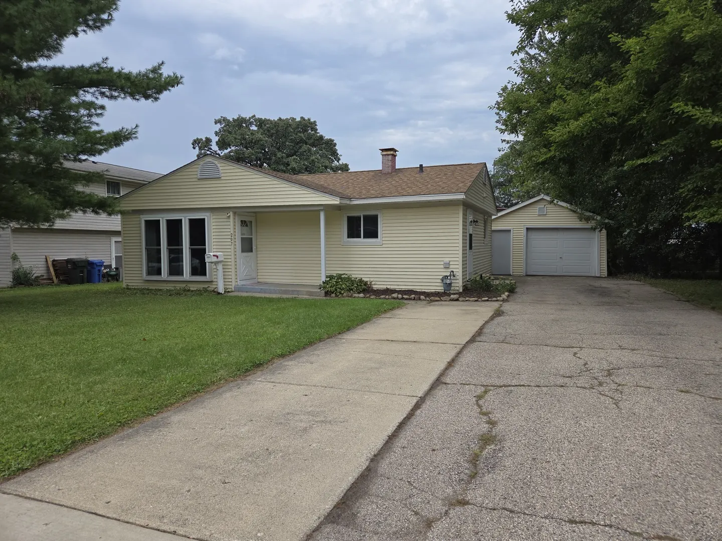 207 Caddy Avenue IL