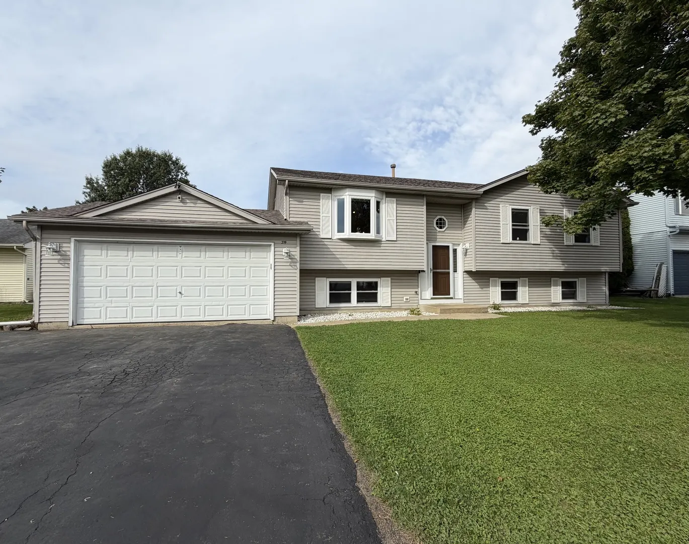 219 NEWPORT Trail IL