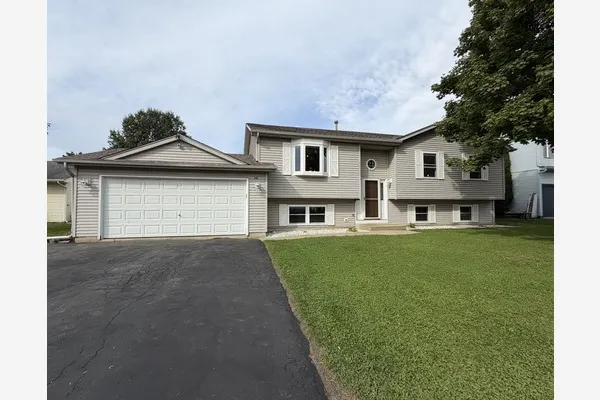 219 NEWPORT Trail IL