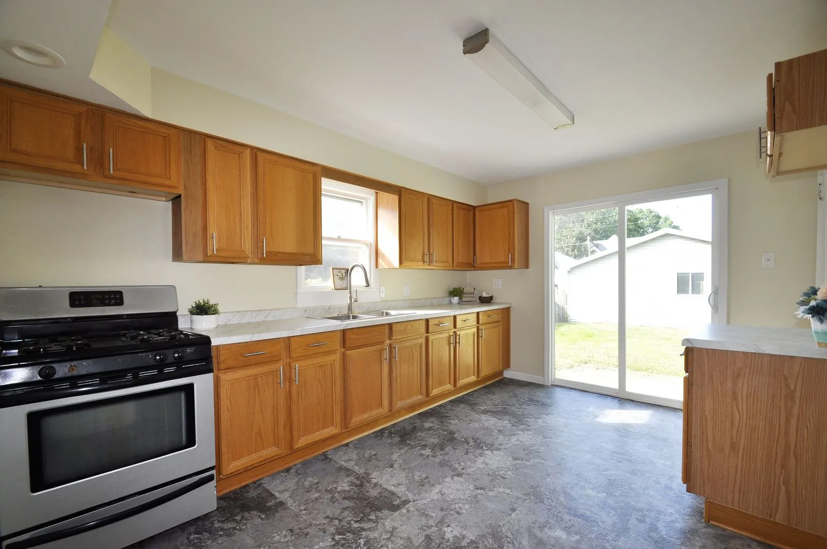 116 W 11th Street IL