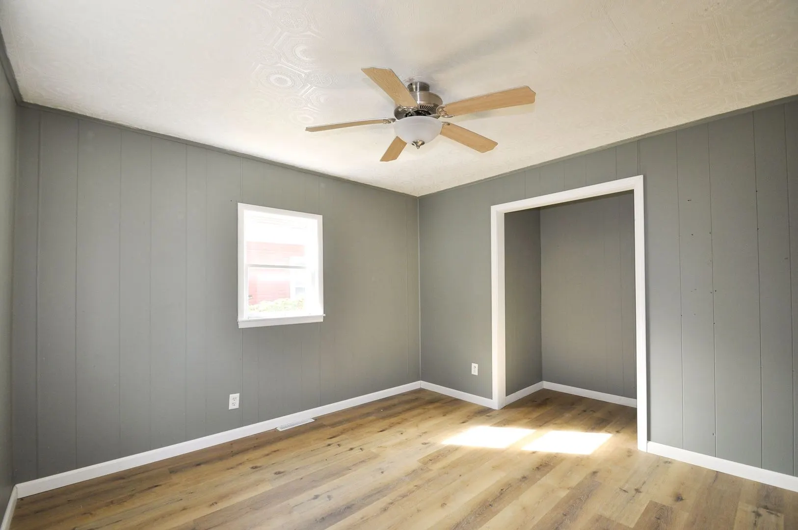 116 W 11th Street IL