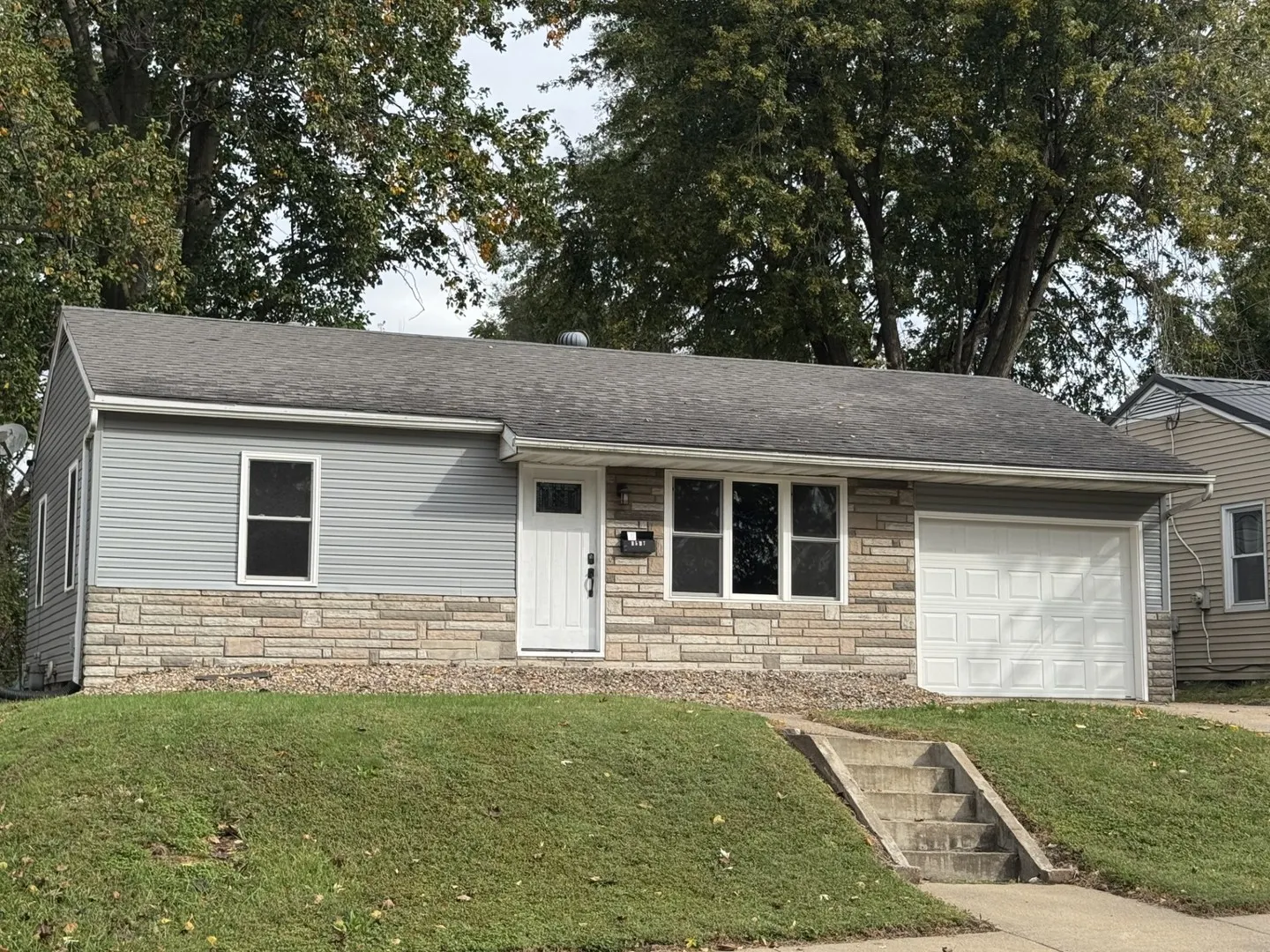 1527 Monroe Street S IL