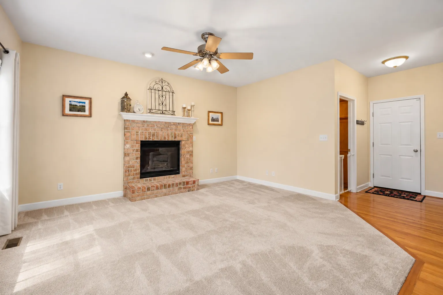 1716 Kingtree Drive IL