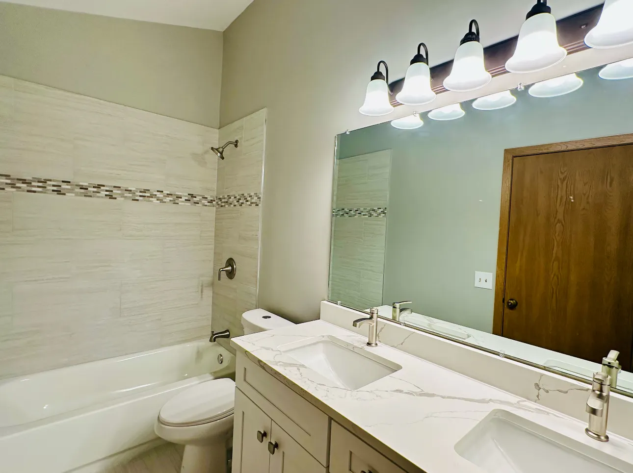 1344 Queensgreen Circle IL