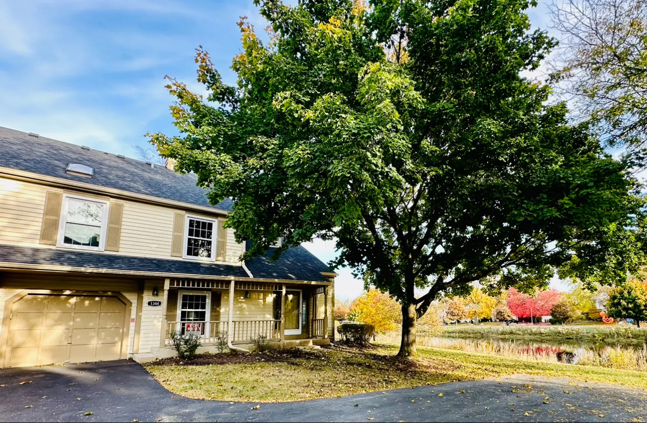 1344 Queensgreen Circle IL