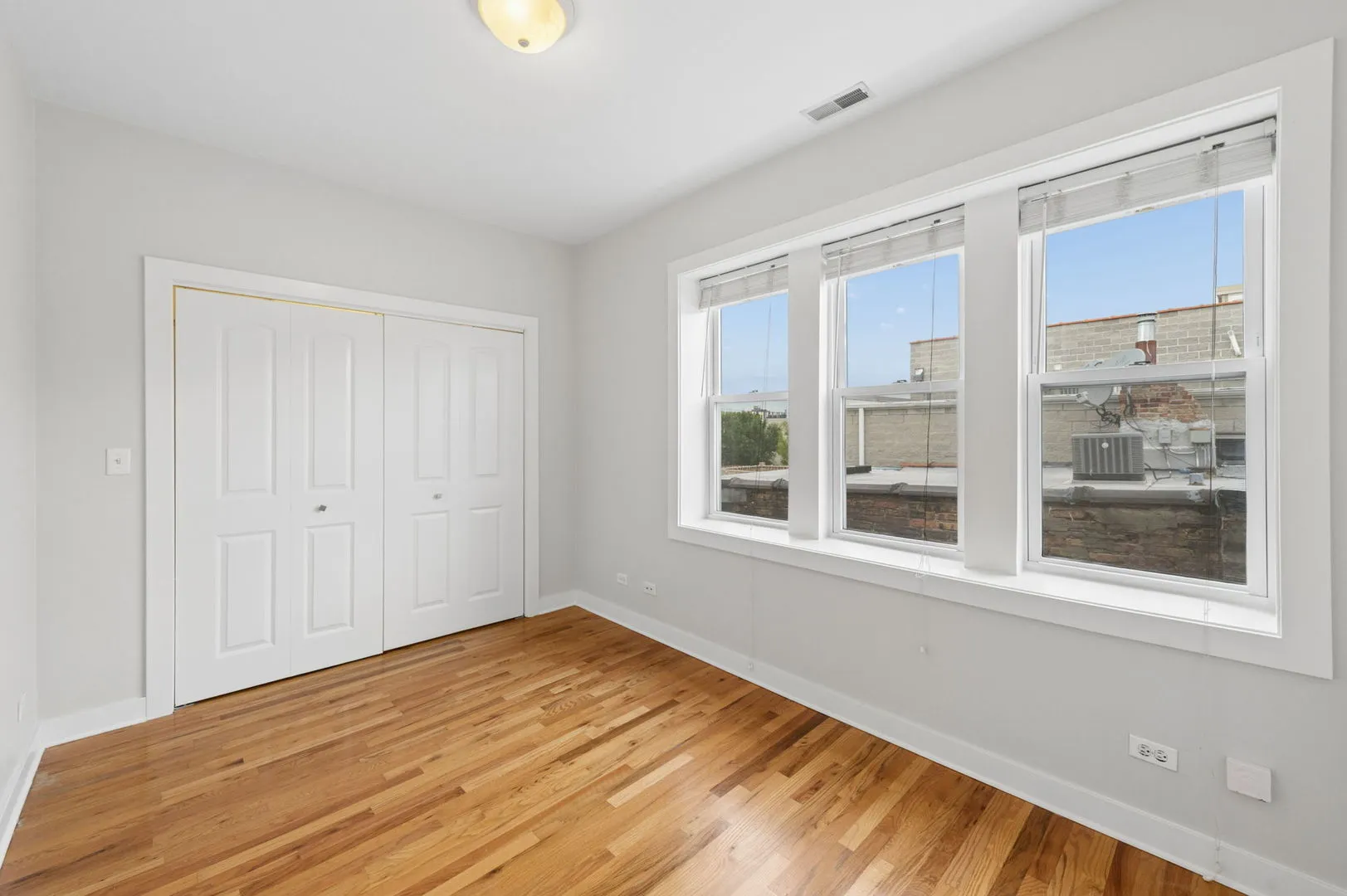 1430 N Maplewood Avenue IL #402