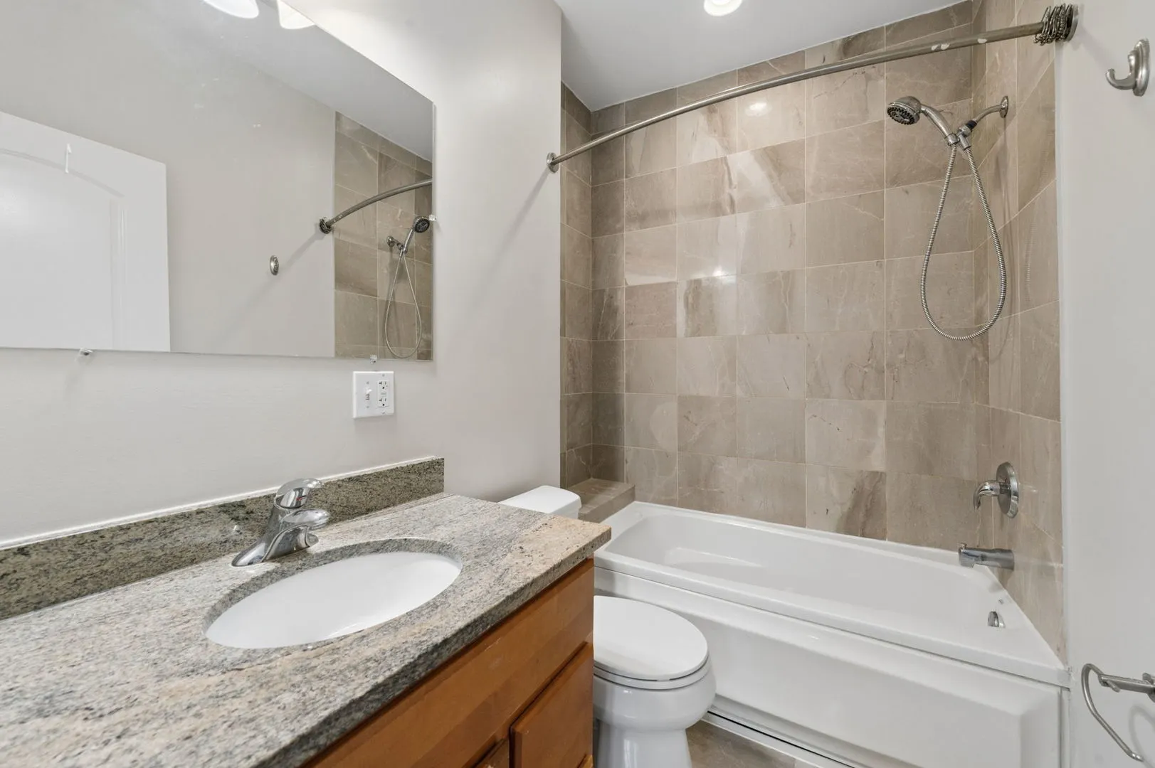 1430 N Maplewood Avenue IL #402