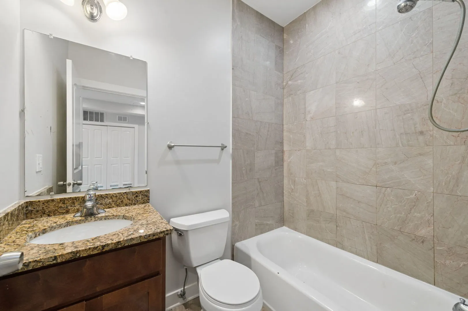 1430 N Maplewood Avenue IL #402