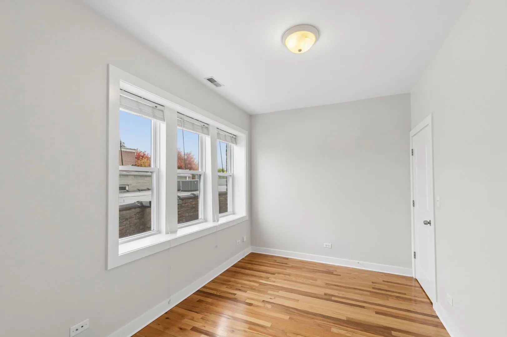1430 N Maplewood Avenue IL #402