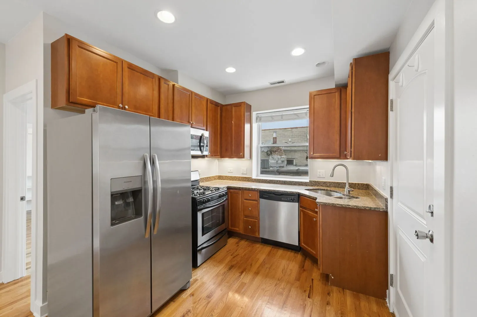1430 N Maplewood Avenue IL #402