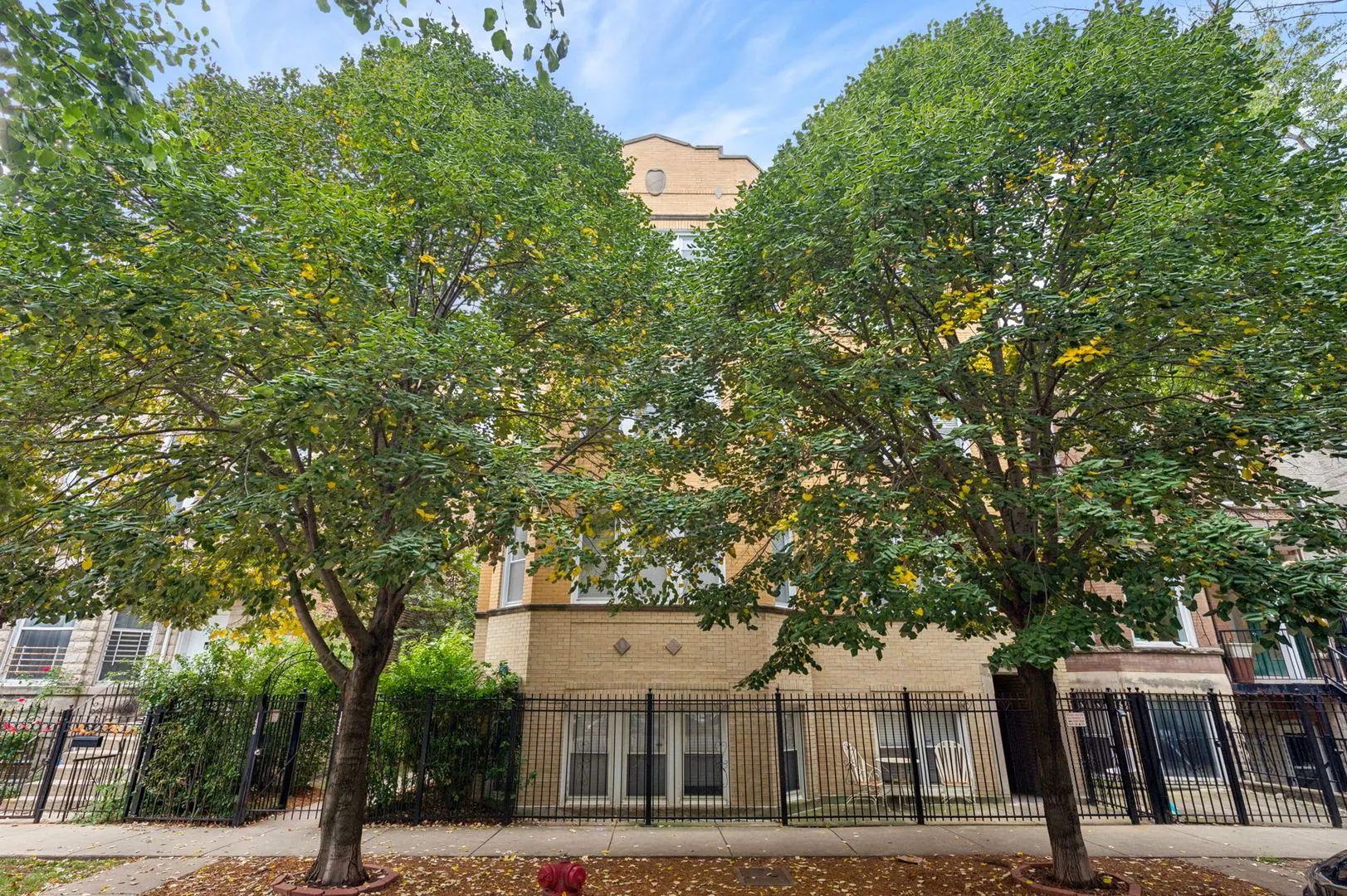 1430 N Maplewood Avenue IL #402
