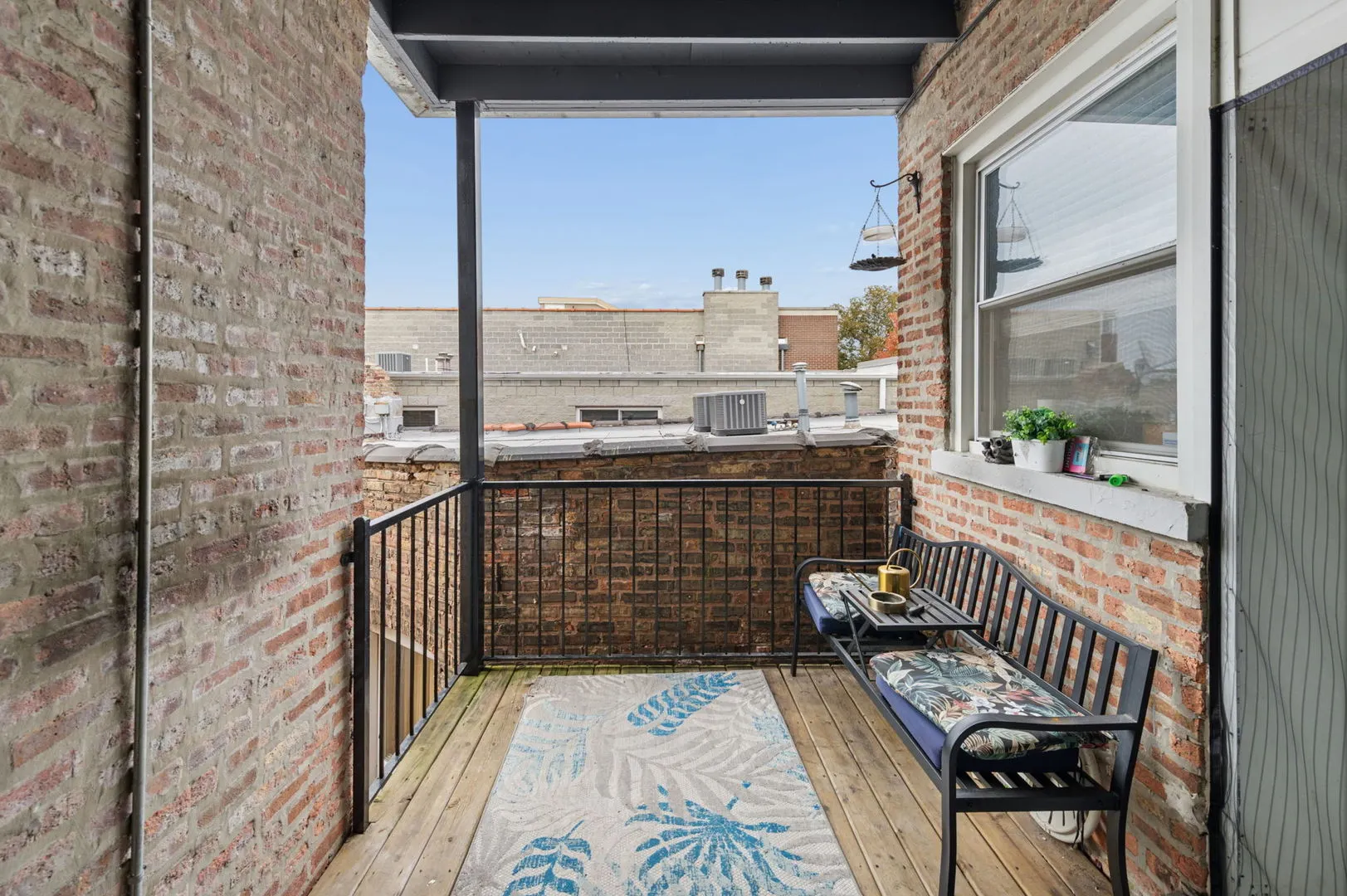 1430 N Maplewood Avenue IL #402
