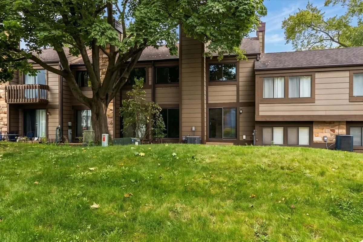 175 N Glengarry Drive IL #B
