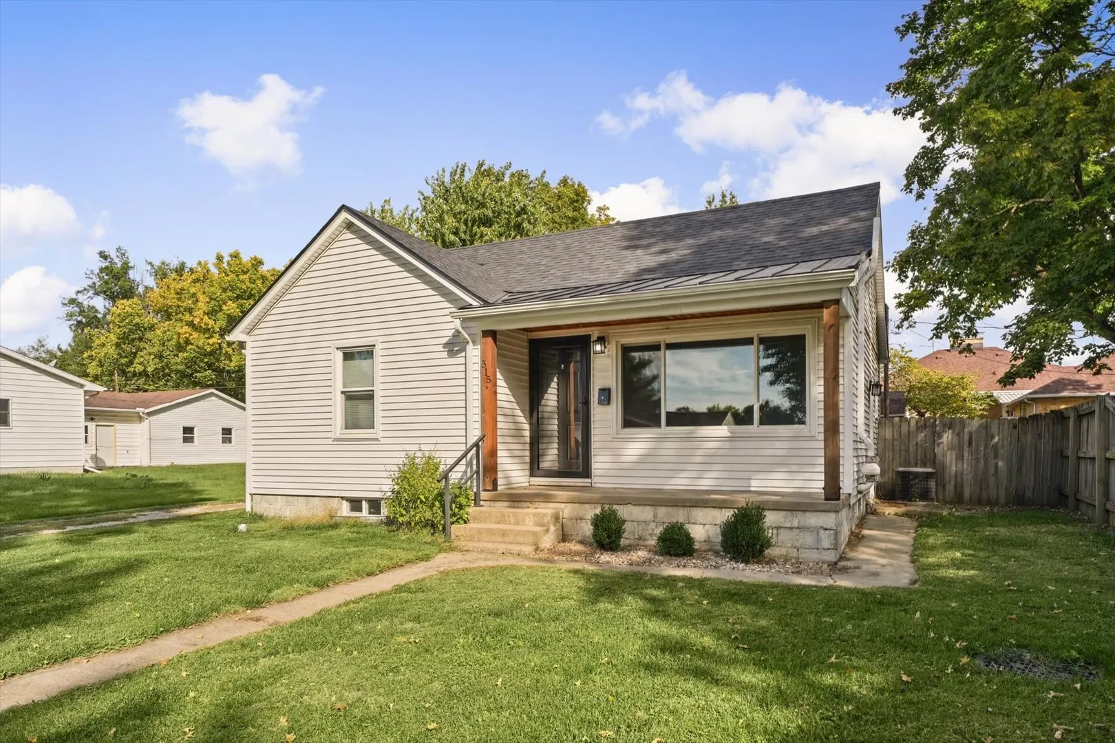515 E Market Street IL