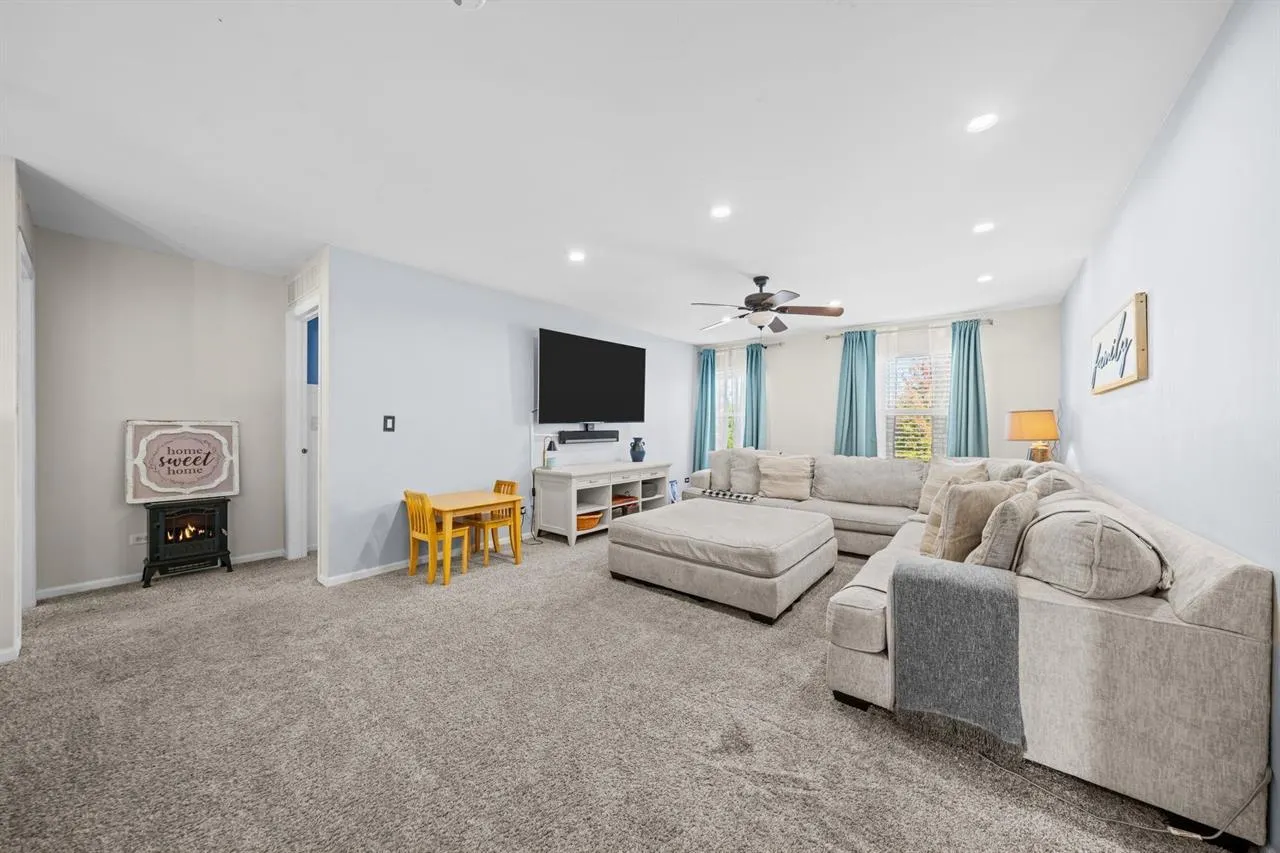 1210 Sarasota Drive IL