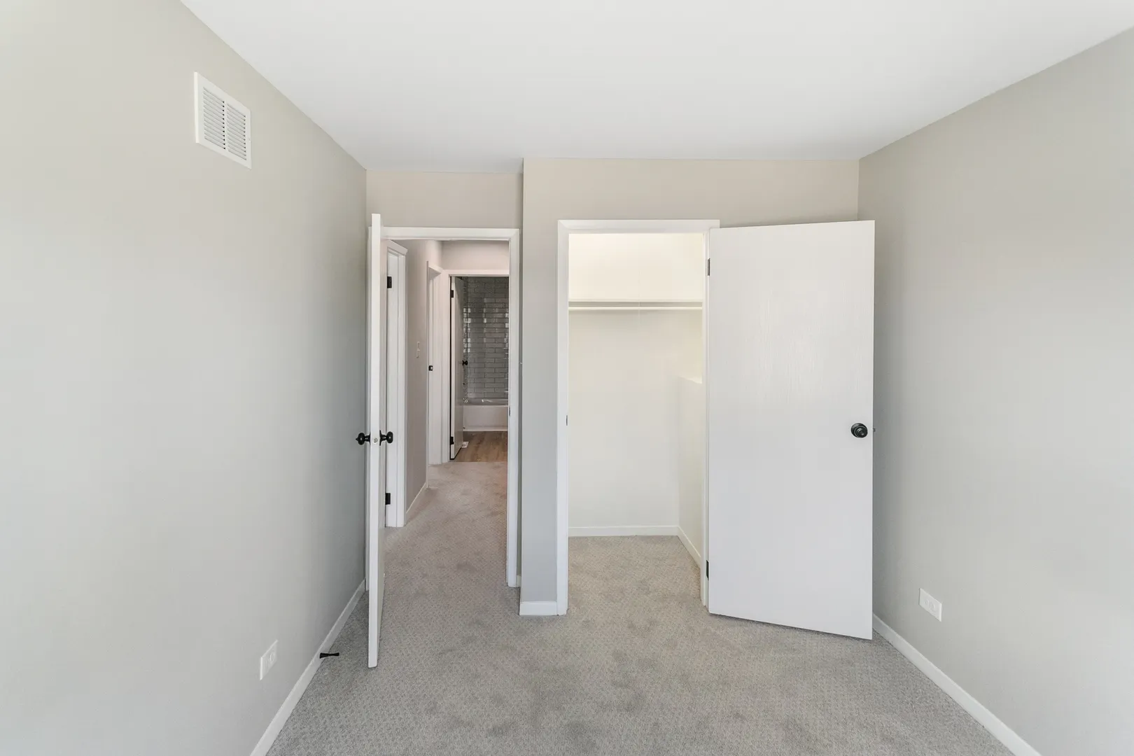 18200 Fountainbleau Drive IL