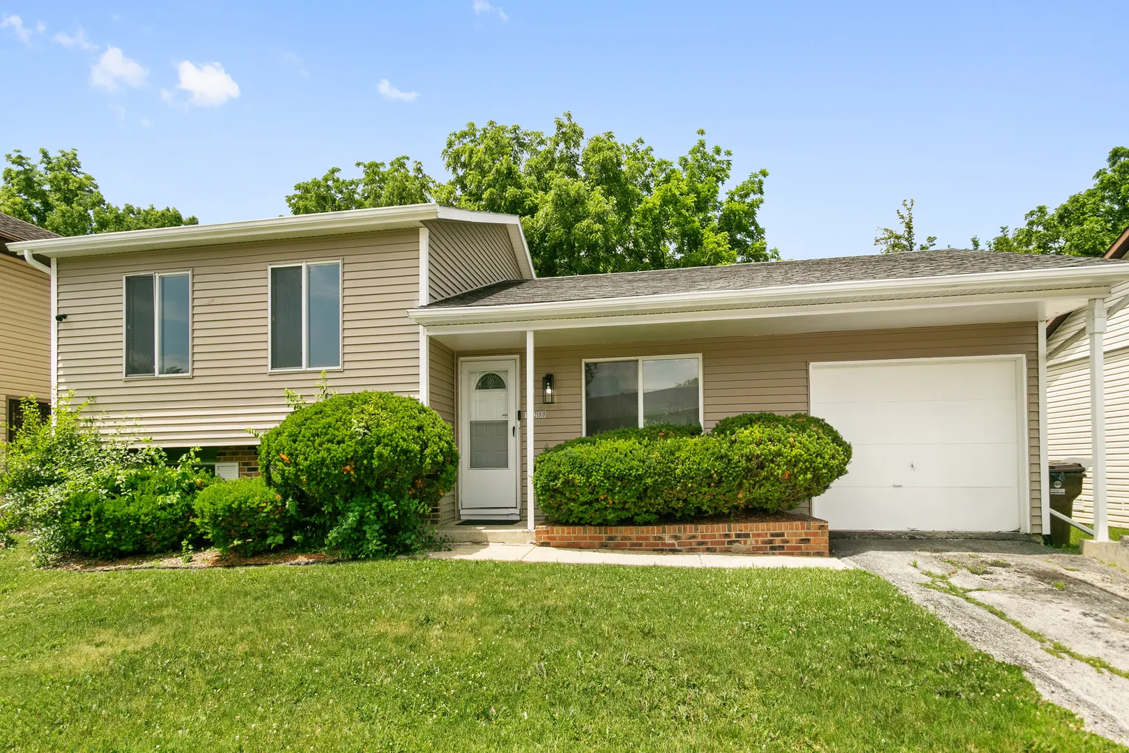 18200 Fountainbleau Drive IL