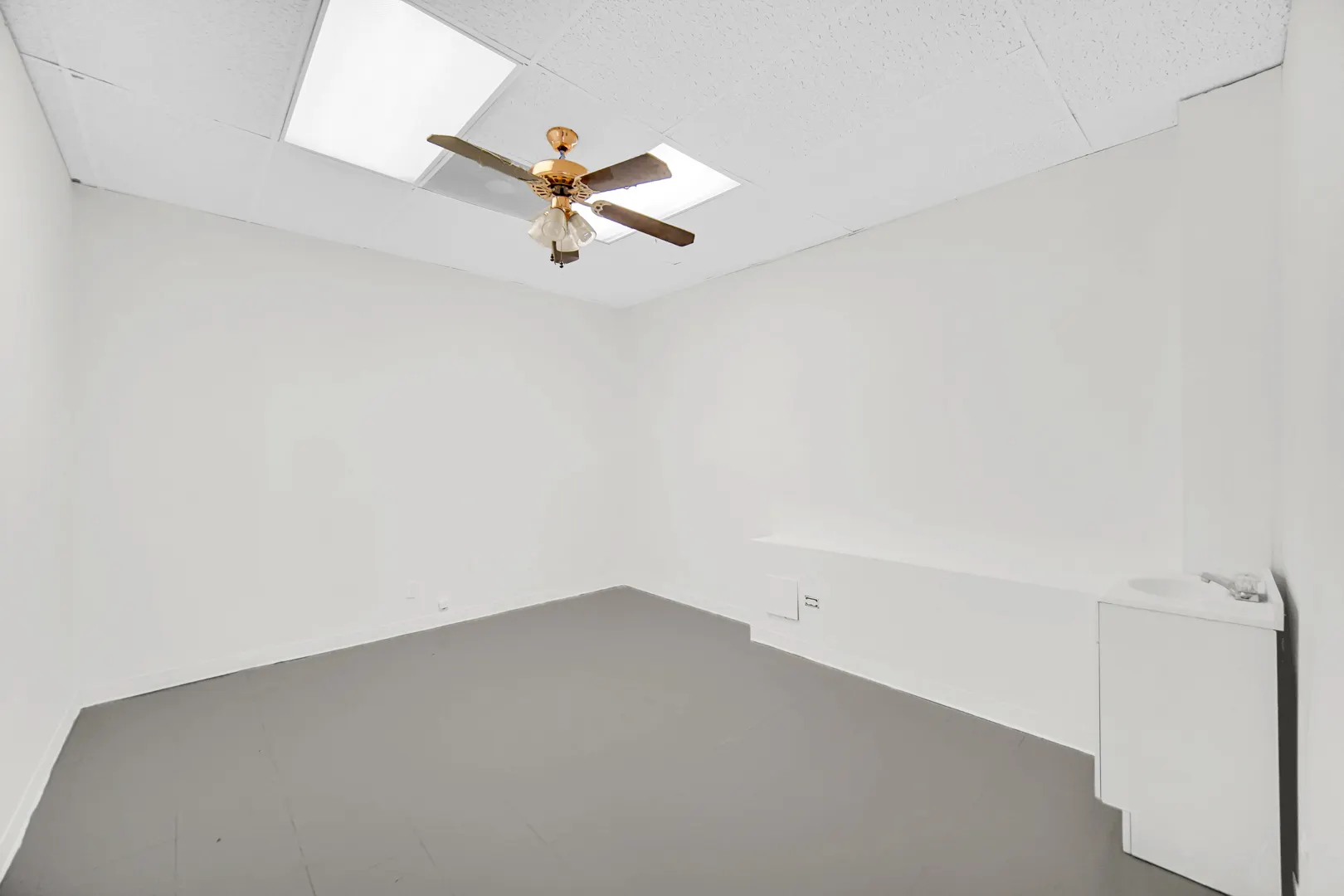 2201 W Roosevelt Road IL