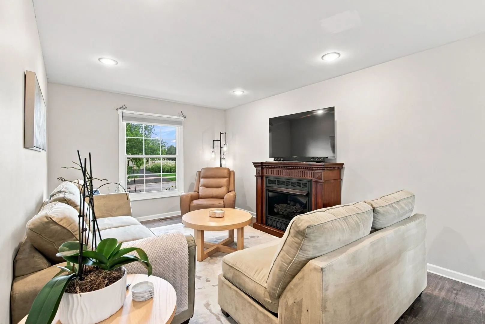 1209 River Oak Drive IL