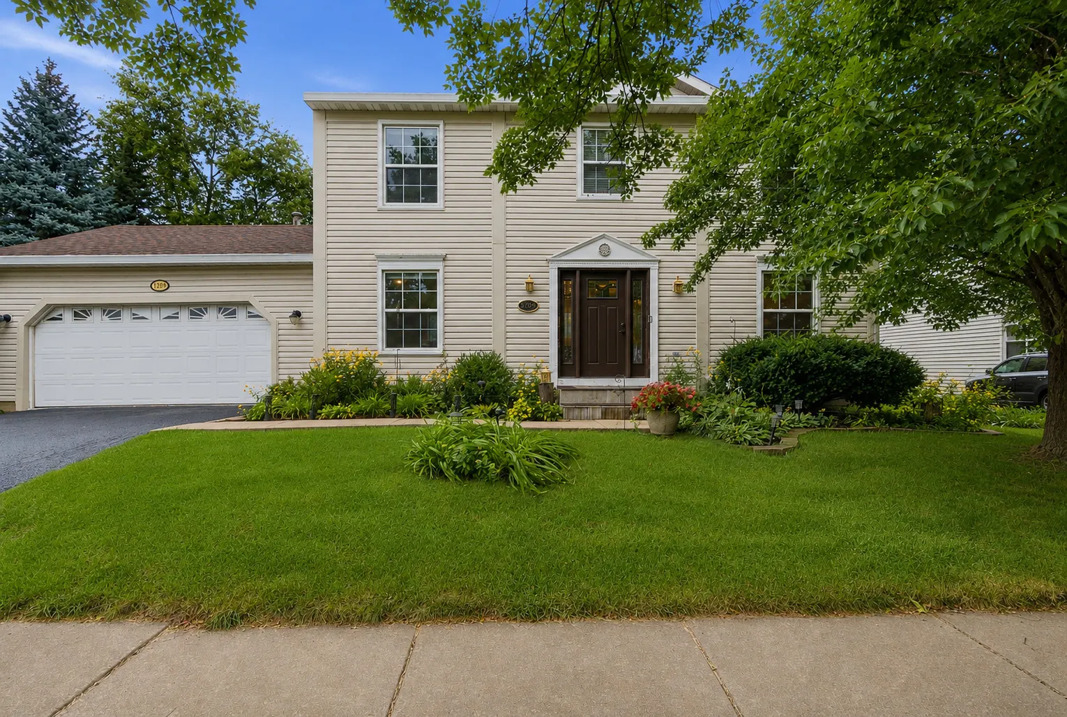 1209 River Oak Drive IL