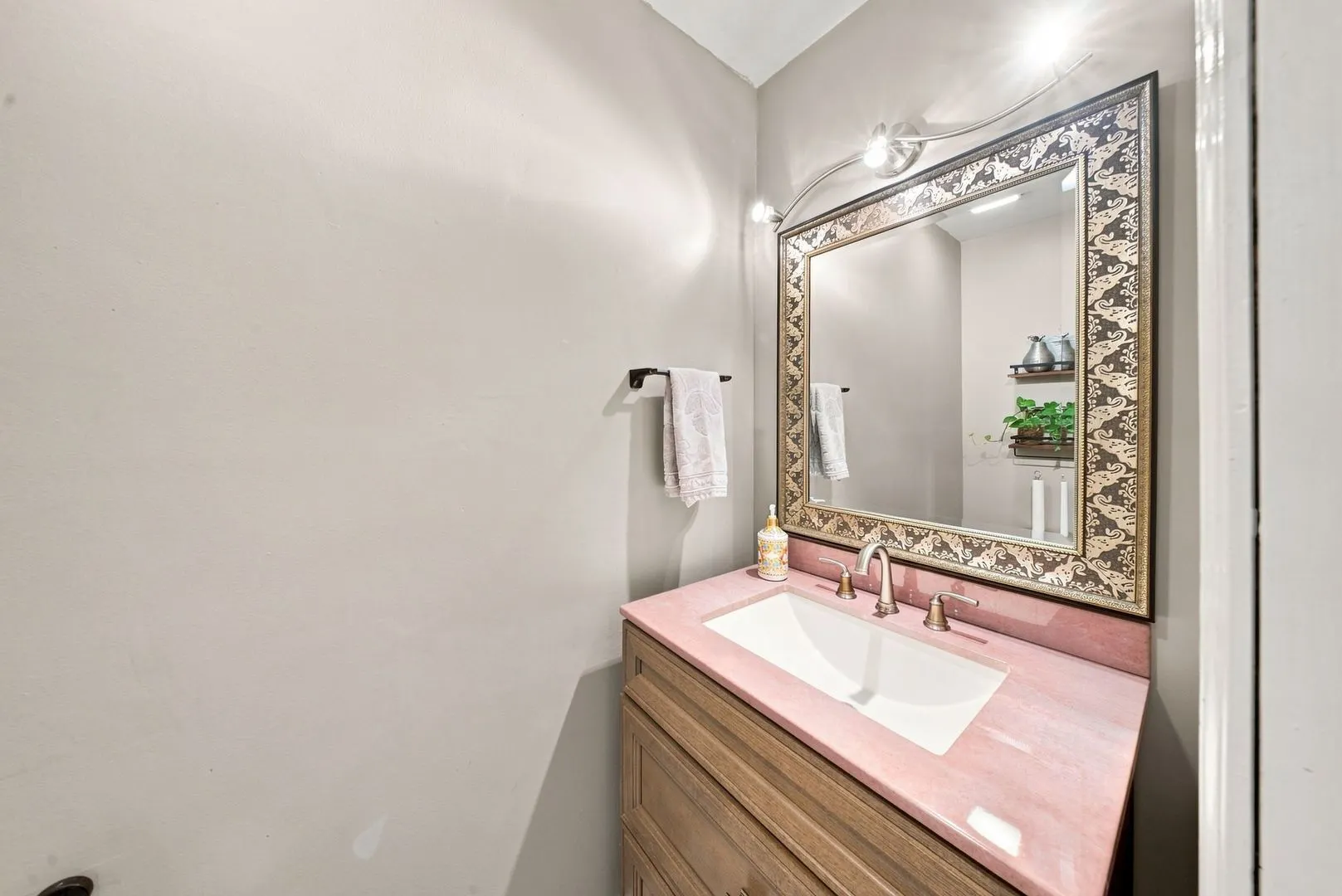 1209 River Oak Drive IL